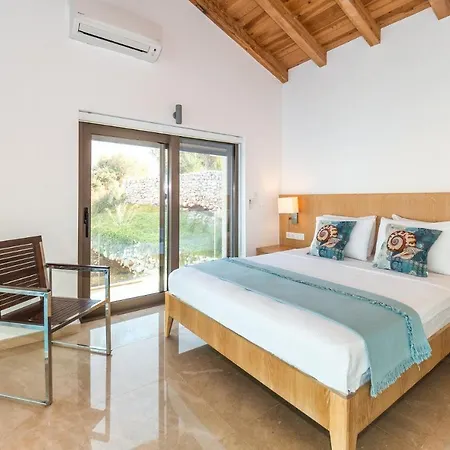 Lighthouse Loft Ayisigi Szálloda 4*